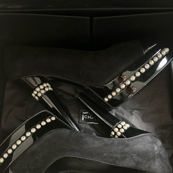 CHANEL Black Pumps With Pearls - Picture 9 of 9